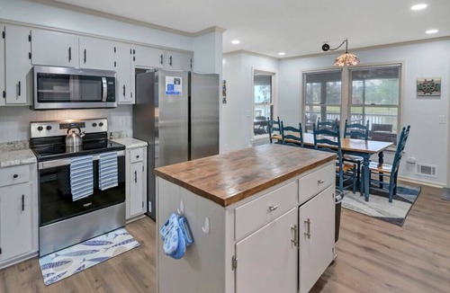 Lake Murray of Richland House | The Cardinal's Nest | Sleeps 9 | Close In