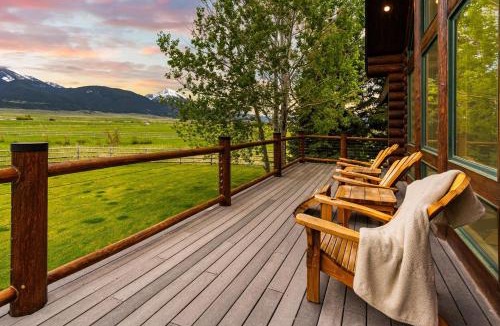 Livingston House | The Chalet