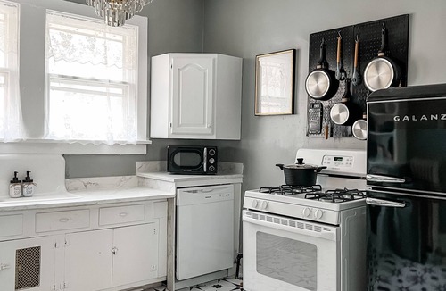 Midtown House | The Chandelier Loft of Midtown - Near It All!