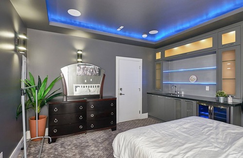 Burnaby House | The Chateau