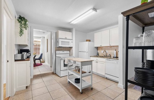East Cesar Chavez House | The Chavez Social Club | The Poolside Basecamp (5BR)