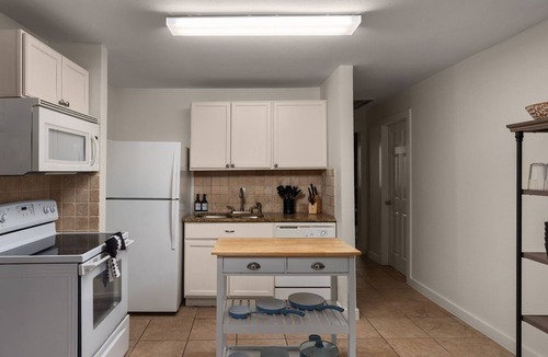 East Cesar Chavez House | The Chavez Social Club | The Poolside Basecamp (5BR)