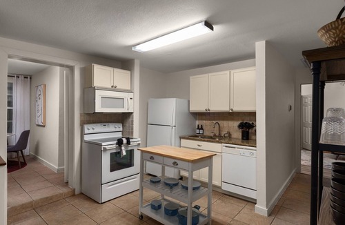 East Cesar Chavez House | The Chavez Social Club | The Poolside Basecamp (5BR)
