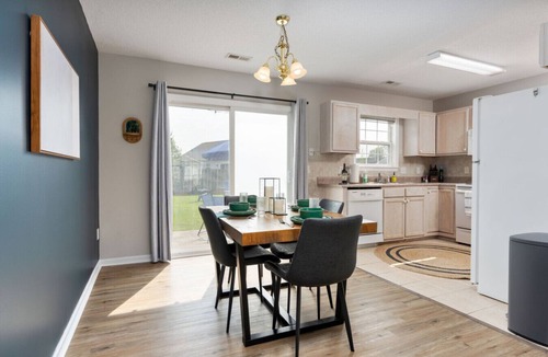 Murraysville House | The Coastal Experience w/King Beds, Garage & More! 10 mins to Wrightsville