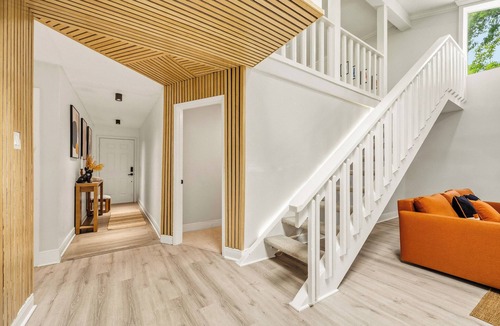 George Bush Park/Eldridge House | The Cozy - 5B3BR - Pool Deck - Hot Tub - Pergolas - Basketball