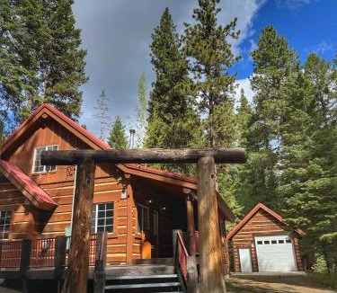 Cascade House | The Cozy Acorn Cascade Lake Retreat