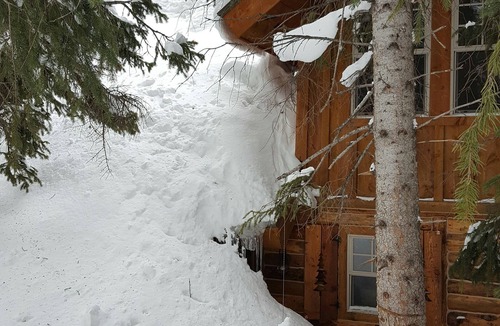 Salt Lake Mountain Resorts Cabin | The Cozy Cabin.Walk to Brighton ski slopes!