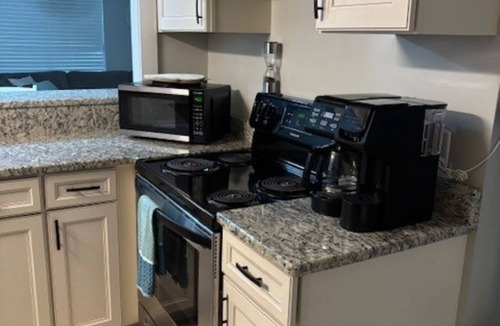 Port Royal House | The Cypress House Cozy 2-bedroom townhome mins from Pairs Island