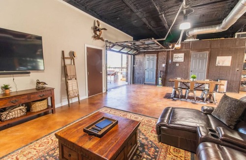 New Braunfels House | The Dam Ranch · The Dam Ranch | Country Living + Modern Amenities
