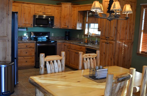 Diamond City Cabin | The Dock Holiday Cabin- 3 bed 3 Bath- Sleeps 6 1800