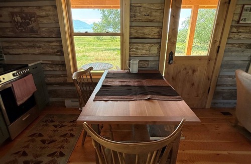 Ennis House | The Dovetail Cabin in Ennis