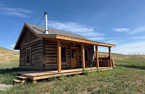 Ennis House | The Dovetail Cabin in Ennis