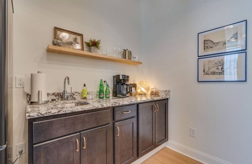 Elizabethton Apartment | The Downtown Post The Coleman Suite