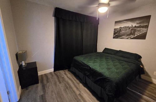 Lake Highlands Apartment | The Duke's Castle with Garage & Fast Internet