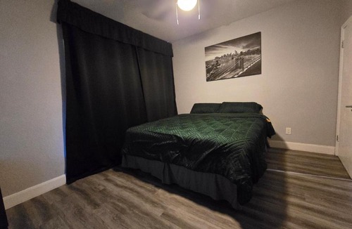 Lake Highlands Apartment | The Duke's Castle with Garage & Fast Internet