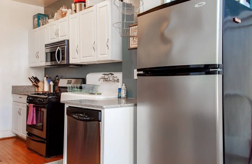Capitol Hill House | ✢ The E St Retreat ✢ Lovely 3-BR Nestled between H St & Eastern Market ✢