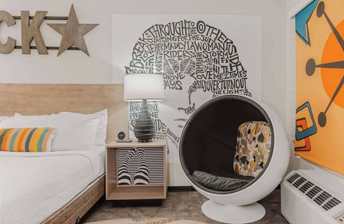 Governmental Mall Hotel | The Egyptian - Retro Modern Motel - Room 201