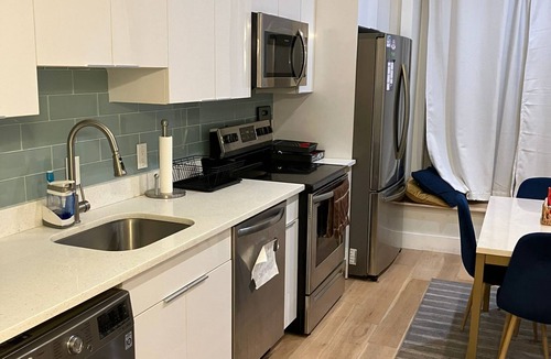 Rittenhouse Row Apartment | The Elegante - 2BR apt 2F