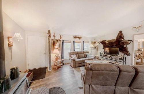 Boundary County House | The Elk Run 2 bed 2 bath family retreat with wifi