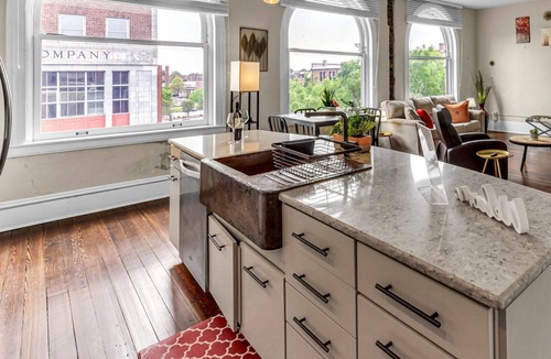 Downtown Greensboro Condo | The Elm St Suite - Downtown Condo
