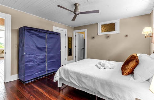 Downtown Greensboro Condo | The Elm St Suite - Downtown Condo