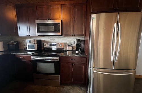 Ennis House | The Fox Den on Ennis Lake