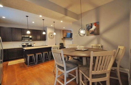 West Columbus House | The Franklinton Farmhouse- 4 Bedrooms