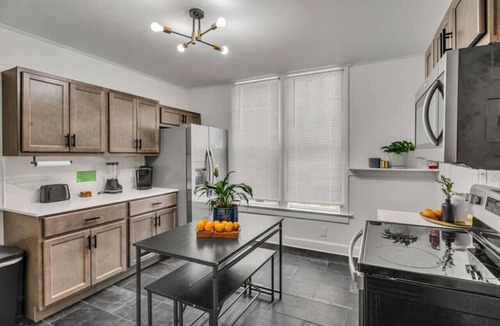 Evansville House | The Grand Suite Estates