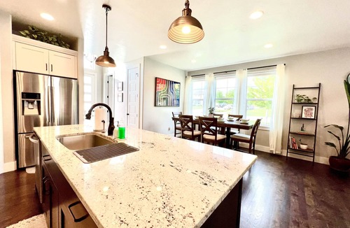 Harris Ranch House | The Greenbelt Getaway- Views, Pets, Games, Fun!
