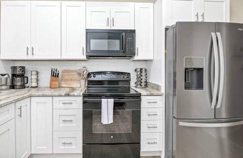 Eau Claire Apartment | The Grove on Margrave | Downstairs Duplex | 3BR2BA
