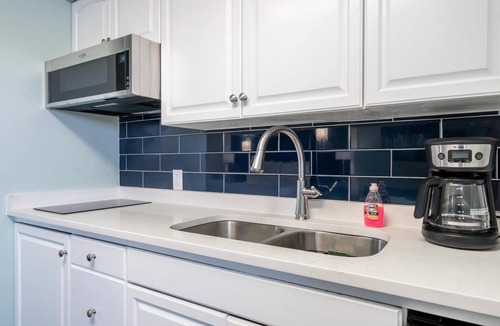 Rockwell Apartment | The Hamilton Lakefront Studio 14