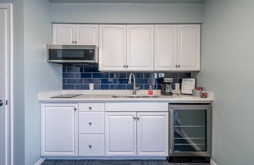 Rockwell Apartment | The Hamilton Lakefront Studio 14