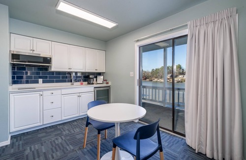 Rockwell Apartment | The Hamilton Lakefront Studio 14