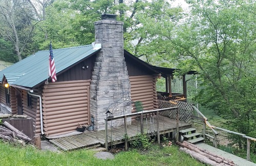 Madison House | THE HAVEN, Log cabin in the woods minutes from downtown Madison. Whole House