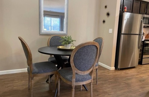 Tuttle West Apartment | The Hilliard Executive | No Steps | Amazing Beds!