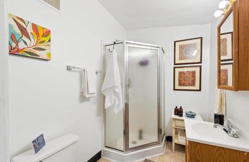 Corryville Apartment | The Hilton House - Close to Everything