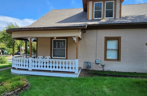 Kellogg House | The Historic Millhouse - Cozy 4-Bedroom Ski Cabin with Hot Tub in Kellogg!