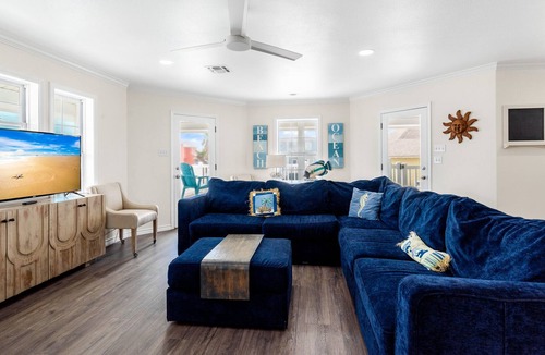 Sand Point House | The Holiday Beach House! Pet Friendly! 6 Seater Golf Cart Included!