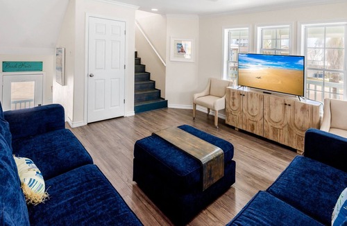 Sand Point House | The Holiday Beach House! Pet Friendly! 6 Seater Golf Cart Included!
