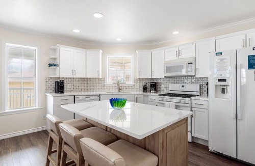 Sand Point House | The Holiday Beach House! Pet Friendly! 6 Seater Golf Cart Included!