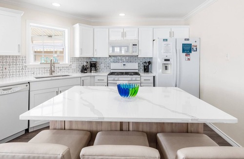 Sand Point House | The Holiday Beach House! Pet Friendly! 6 Seater Golf Cart Included!