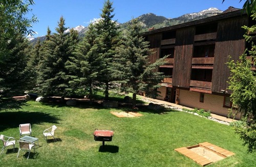 Teton Village Hostel | The Hostel
