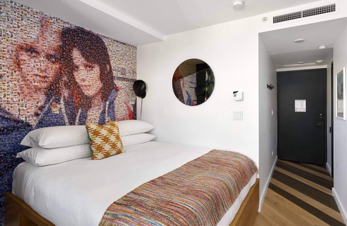 Eureka Valley Hotel | The Hotel Castro | Excellent Local Cuisine Just Steps Away | King Classic Room