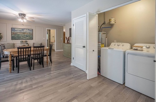 Statesboro House | The Hunt Club-Near GSU, Pool Table, Fenced yard