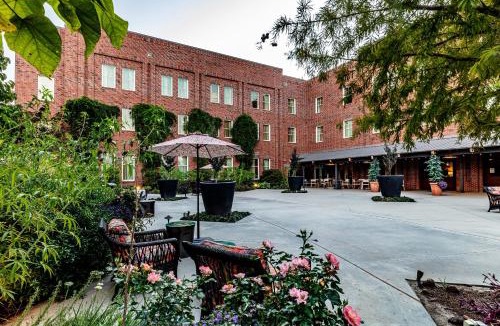 Lake City Hotel | The Inn At The Crossroads