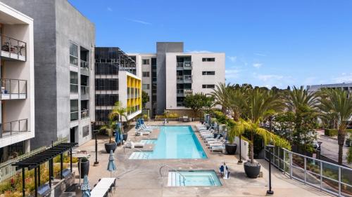 Del Rey Apartment | The Iris-Modern 3BD in the Heart of Marina del Rey-Pool,Gym,Jacuzzi-Near LAX