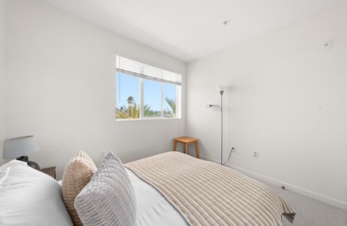 Del Rey Apartment | The Iris-Modern 3BD in the Heart of Marina del Rey-Pool,Gym,Jacuzzi-Near LAX