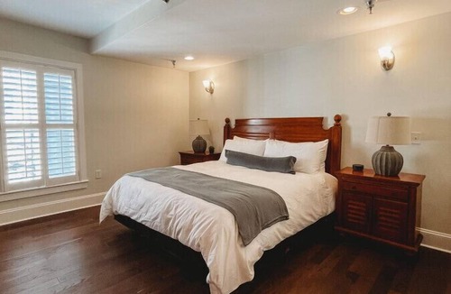 Downtown Hotel | The Jefferson Inn Downtown Southern Pines Premium King Suite