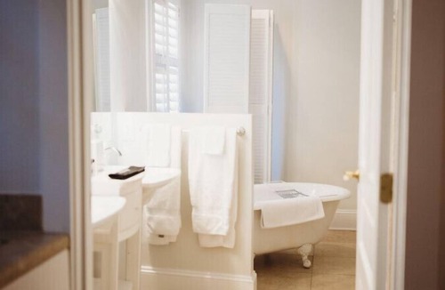 Downtown Hotel | The Jefferson Inn Downtown Southern Pines Premium King Suite