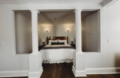 Downtown Hotel | The Jefferson Inn Downtown Southern Pines Premium King Suite